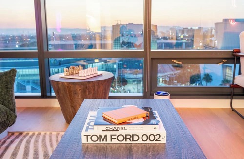 Glendale Condo | DTLA Elevated Living Luxury High Rise Unit w/Free Parking