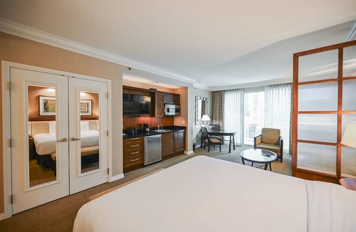 Las Vegas Apartment | SVS: Strip View Studio | Private Balcony | Pool & Gym | Signature at MGM
