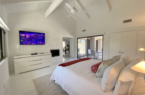 Rancho Mirage Condo | The Crown Jewel | Stunning Views, Dual Ensuites & Patio Bliss – a Greenday property!
