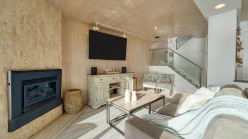 La Selva Beach House | Sand Castle by AvantStay