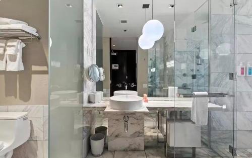 Las Vegas Apartment | Palms Place Hotel Mountain View with Open Balcony
