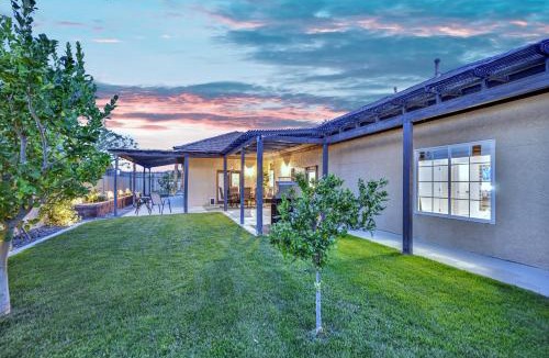 Mission Hills House | The Gold Standard - Luxury for Families & Friends