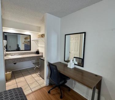 Garden Grove Hotel | National Inn Garden Grove