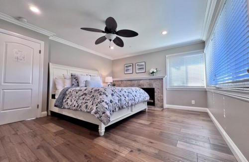 Hermosa Village House | Snazzy 6 Bedroom 3 bath pool home 1/2 mile walk to Disney