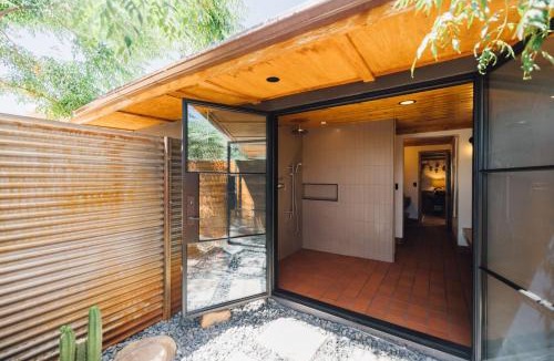 Pioneertown House | Mod West Ranch: 5-acre Boulder Playground