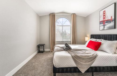 Paradise Valley Apartment | Modern 3BR Home Pets, 7 Min to Airport, Parking