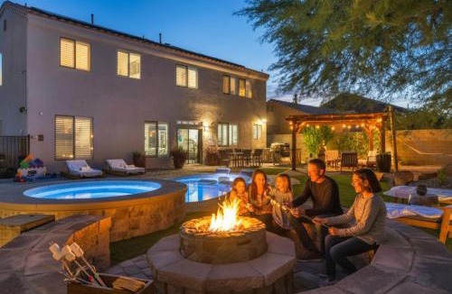 Highland Hills House | Luxury and Harmony in a 6BR Dream Villa; Pool, Hot Tub, Game room, Near the Las Vegas Strip