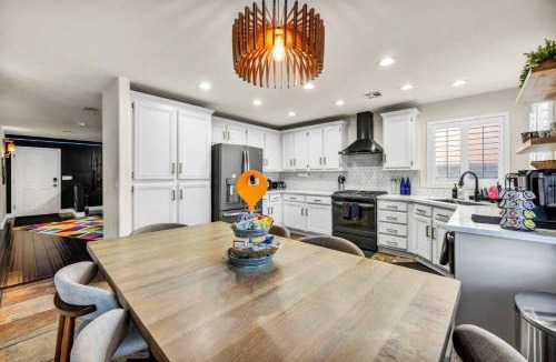 Highland Hills House | Luxury and Harmony in a 6BR Dream Villa; Pool, Hot Tub, Game room, Near the Las Vegas Strip