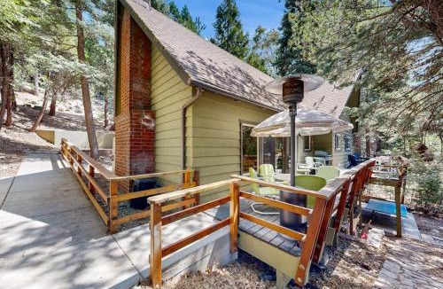 Cedar Glen House | Quiet Wooded Retreat