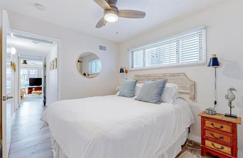 West Newport House | Balboa Blue Lagoon