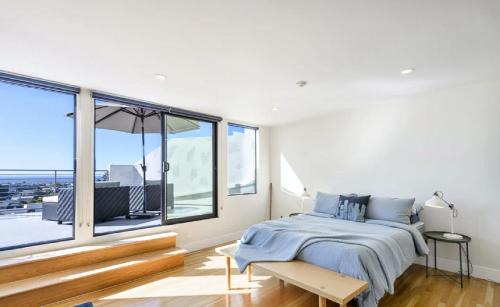 Hermosa Beach Apartment | Three Bedroom Residence with Private Rooftop Deck