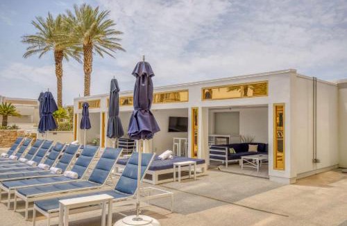 Las Vegas Apartment | Newly Renovated Exquisite Trump Studio 1712 Great Views