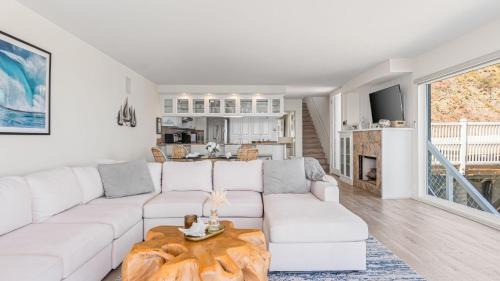 Eastern Malibu Apartment | Pacific Coast Outlook by AvantStay