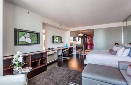Las Vegas Hotel | Palms Place No Resort fees with Balcony