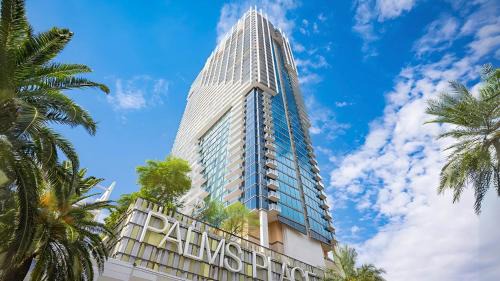 Las Vegas Hotel | Vista Balcony Collection - StripSuite Palms Place Hotel, Resort & Casino - NO RESORT FEE