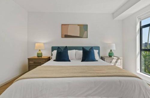 Hollywood Apartment | Emerald Ridge - Luxe Hollywood Walk of Fame