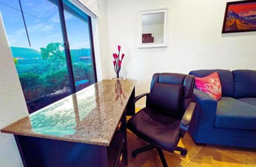 Oak Creek Apartment | Cozy & Peaceful Sedona Condo with Pool, walk to Restaurants, Shops & Hiking Nearby