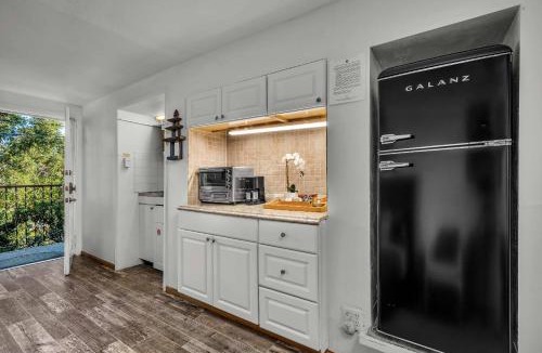 Hollywoodland Apartment | Secret Stairs Studio #1