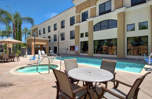 Hemet Hotel | Hampton Inn & Suites by Hilton Hemet Menifee Murrieta