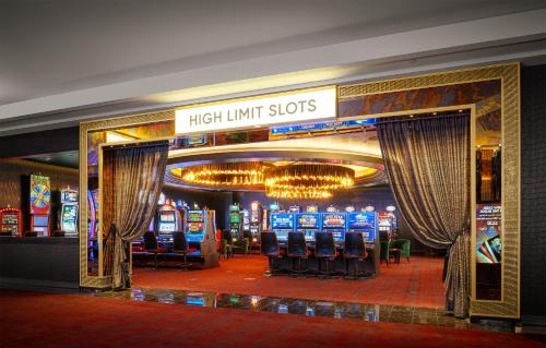 Downtown Las Vegas Hotel | Circa Resort & Casino - Adults Only