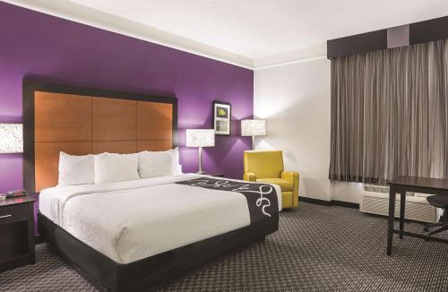 Central Scottsdale Hotel | La Quinta Inn & Suites by Wyndham Phoenix Scottsdale