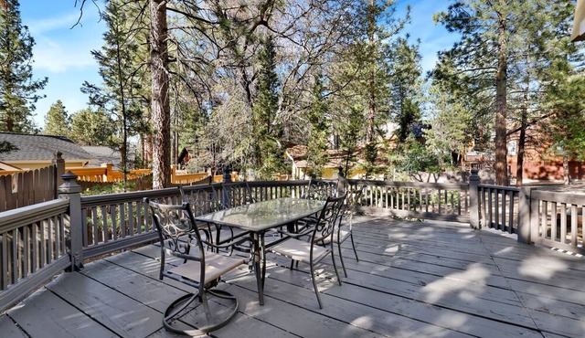 2030-bearfoot Lodge 5 Bedroom Home by RedAwning