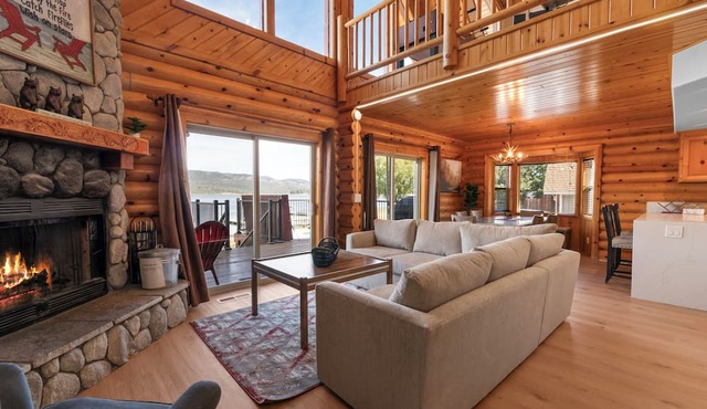 3 Cubs Lakefront Cabin