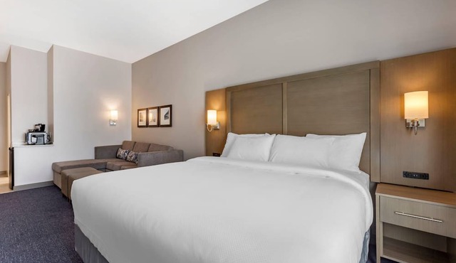 Comfort Suites Scottsdale Talking Stick Entertainment District