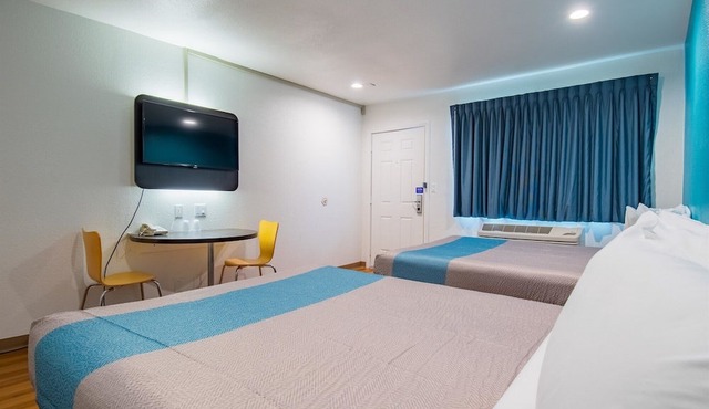 Motel 6 San Bernardino, CA - Downtown