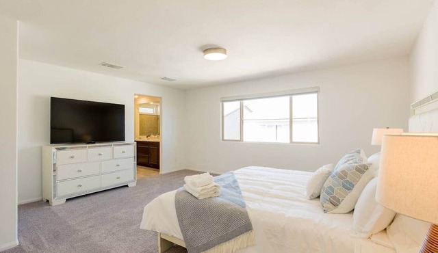 New Modern LUX Home 5BR Sofa Bed