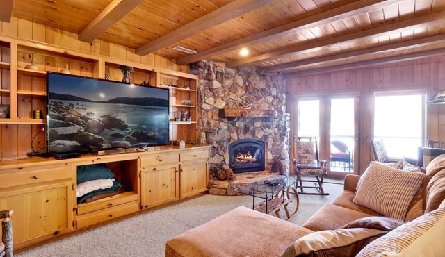 Cove Lakefront Chalet #2098