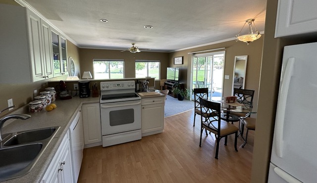 Comfortable home on golf course