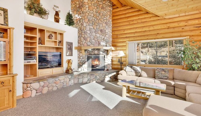 2392-caslte Crag Log Cabin 4 Bedroom Cabin by RedAwning