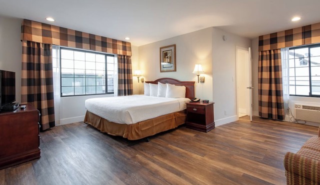 Studio City Court Yard Hotel