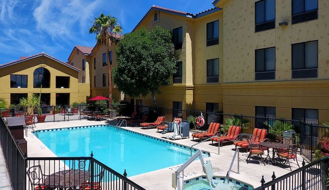 Hampton Inn & Suites Tucson-Mall