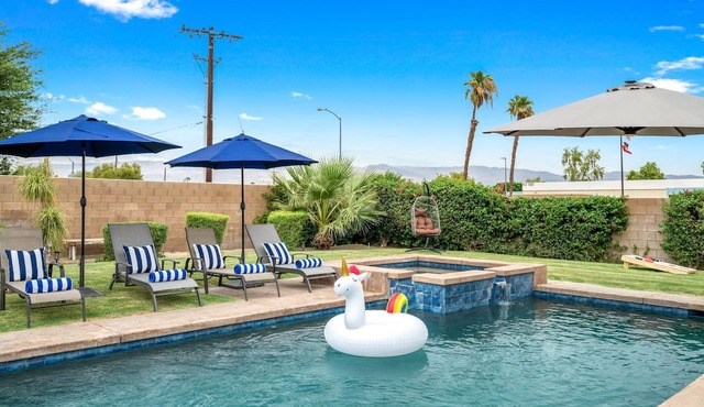 Unique Bermuda Escape with Pool/Spa & King Size Bed!