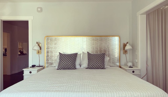 Sun-Filled Luxury Upper Condo, 10-Min Walk To Beach