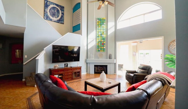 Tropical Paradise in Garden Lakes!