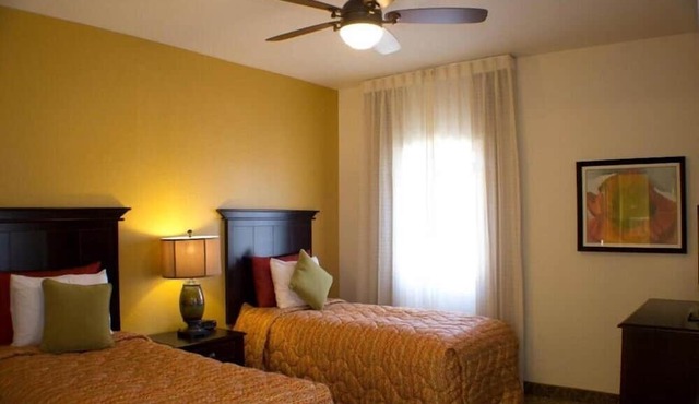 Scottsdale Spacious 2BR Condo with Garden