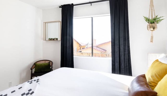B5- Desert Gem, Spacious, Welcoming, 2BR
