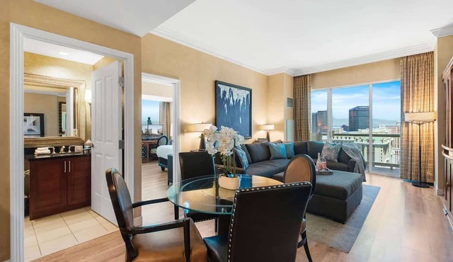 Balcony Strip View Penthouse Free Valet Parking