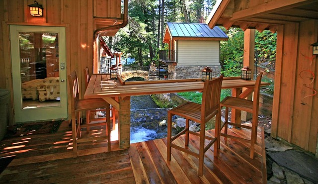 Windows on Water, Stream, Hot Tub, Big Trees, Walk to Sundance