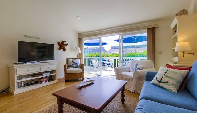 Peaceful Seaside Condo In Seabluffe, Leucadia. 1 Minute Walk To Private Beach.