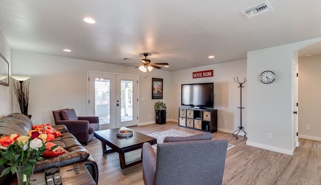 Downtown Gilbert Getaway - Sleeps 8