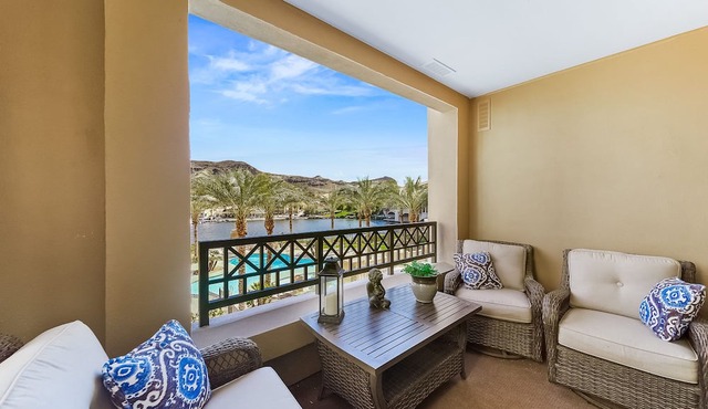 Luxury Suite: Wake to Lake & Pool Views