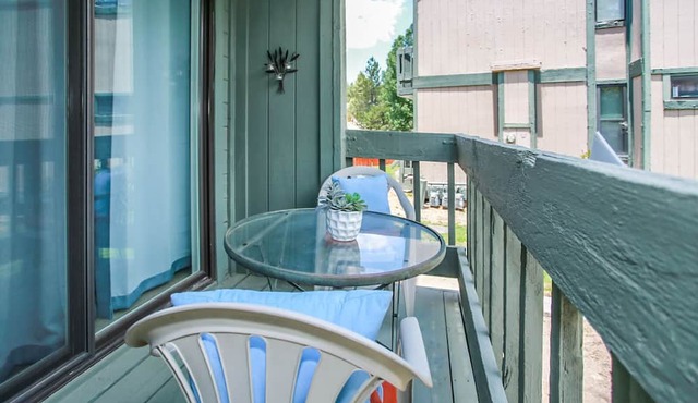 Bayview - Lakefront Complex, Walk to Lake, Heated Pool