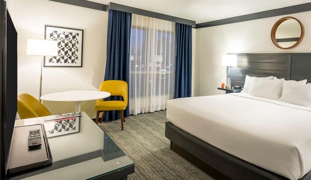 Standard King | Cozy Vegas Stay