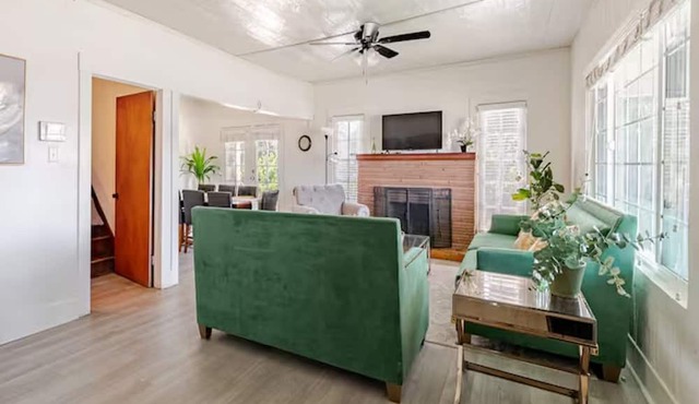 Guest Favorite Spacious Home w/huge Yard, Sleeps 15, Near Dining & Attractions