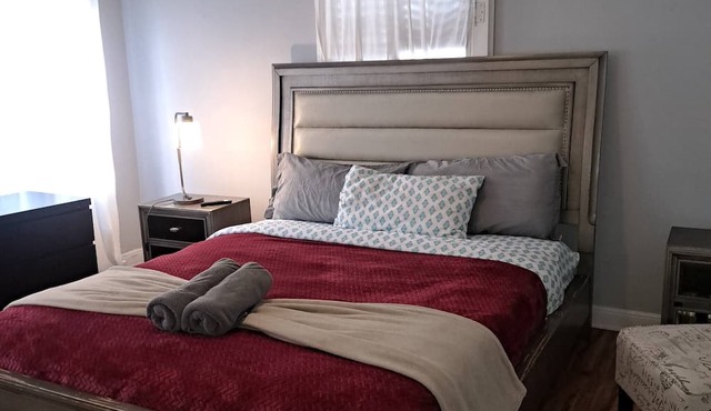 3 bedroom plus 2 baths in Beverly hills