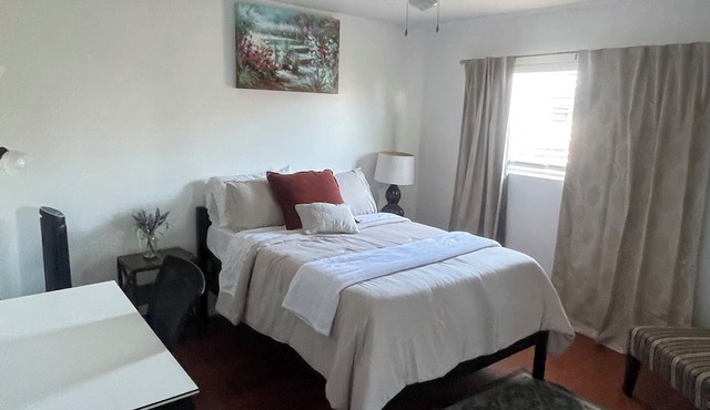 3-Bedroom Apt - Heart of Redondo Beach. Near LAX/Northrup/Hospital/Forum/Sofi